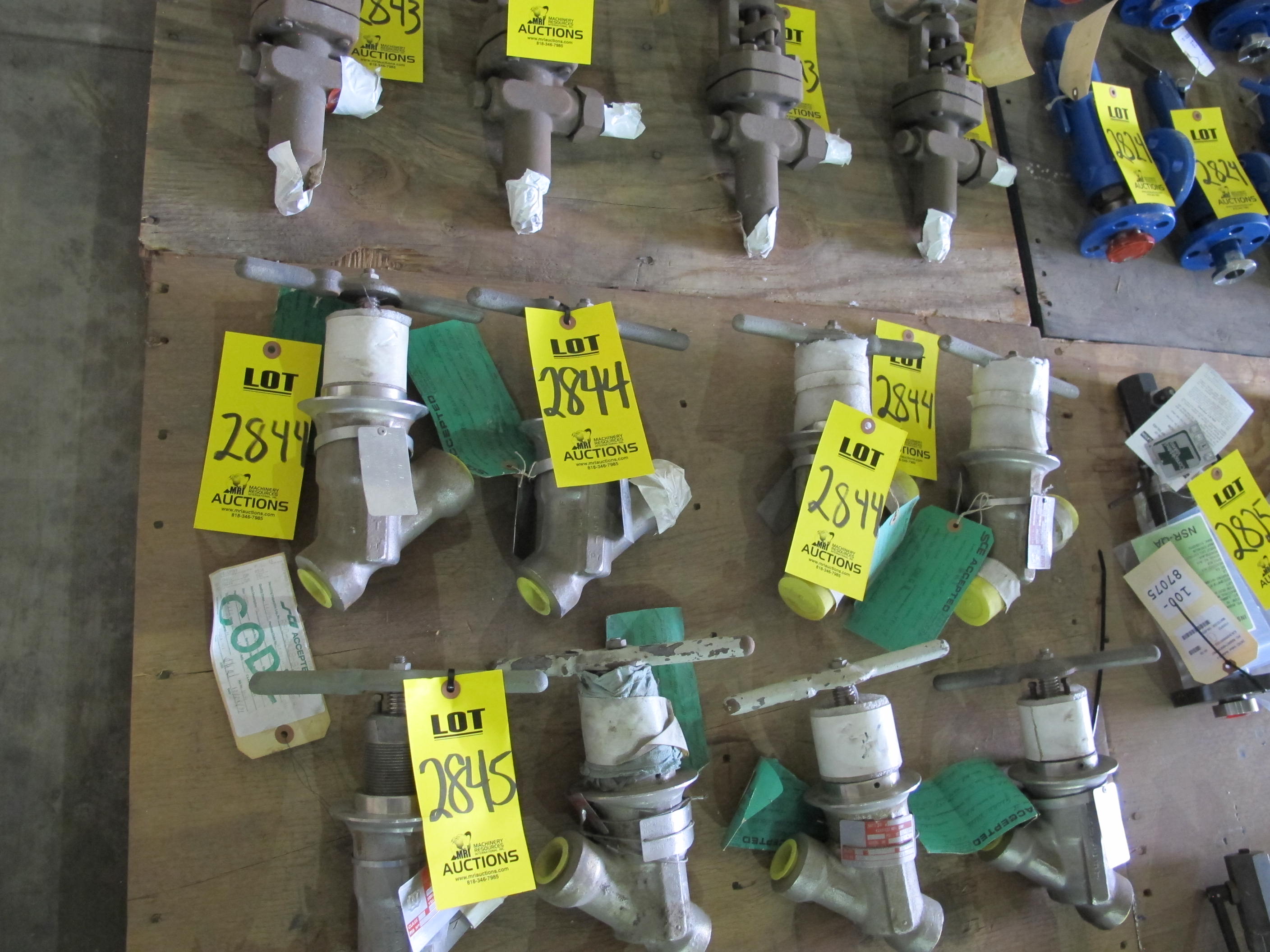 LOT (4) TO INCLUDE: (2) VALVE, GLOBE TYPE, 1" SIZE, 1500 LB RATING, 316SS MATERIAL, BUTT WELD CONNECTIONS, SA182 SPECIFICATION, SCREWED YOKE, Y-BODY STYLE, HARD FACED SEAT AND DISC, INCONEL DIAPHRAGM TRIM, PACKING SOFTGOODS, T-HANDLE OPERATOR. ANGLED PAINT CODE N, PART # SC-D-9915-BW16-(3), (2) VALVE, GLOBE TYPE, 3/4" SIZE, 600 LB, 1030 LB/650 DEGREE F RATING, 316 SS MATERIAL, SOCKET WELD CONNECTIONS, SA182 SPECIFICATION, SCREWED YOKE STYLE, HARD FACED SEAT AND DISC, INCONEL DIAPHRAGM TRIM, PACKING SOFTGOODS, T-HANDLE OPERATOR. PAINT CODE N. PART # SC-D-9954X01-(2) (W-51) LOADING & HANDLING FEE $15-